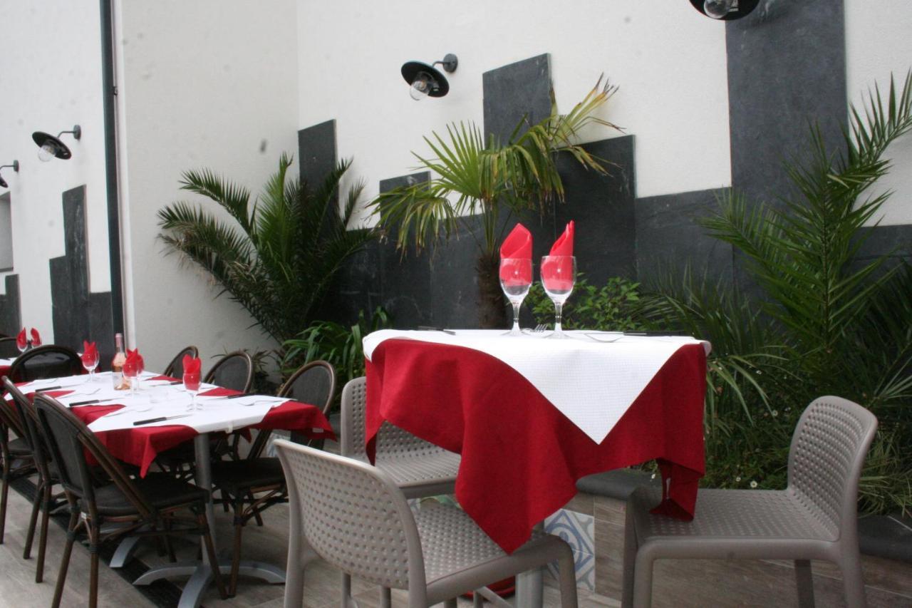 Hôtel Les Italiens Biscarrosse Exterior foto